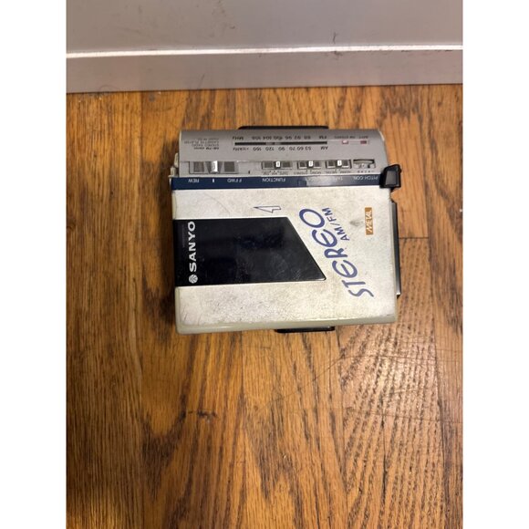 Vintage Sanyo Stereo AM/FM Cassette Player parts only - Picture 3 of 3